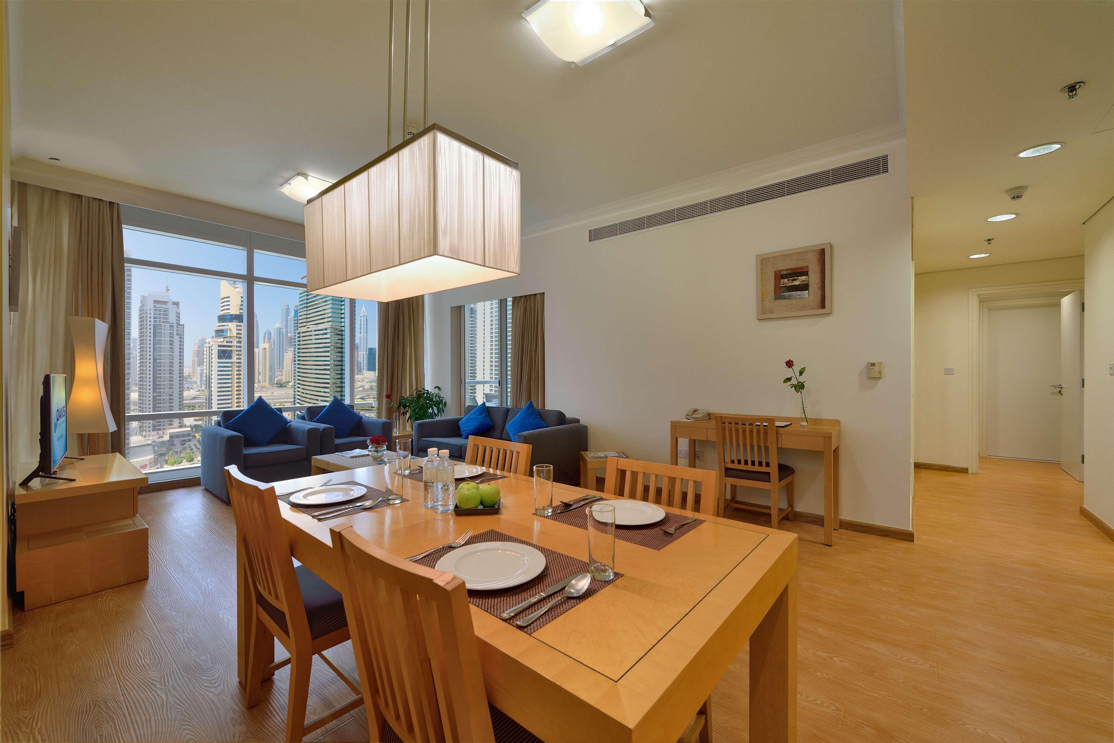דובאי Oaks Liwa Heights Hotel Suites מראה חיצוני תמונה